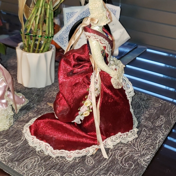 2 Victorian Gown Decor~Good Cond - Picture 14 of 15